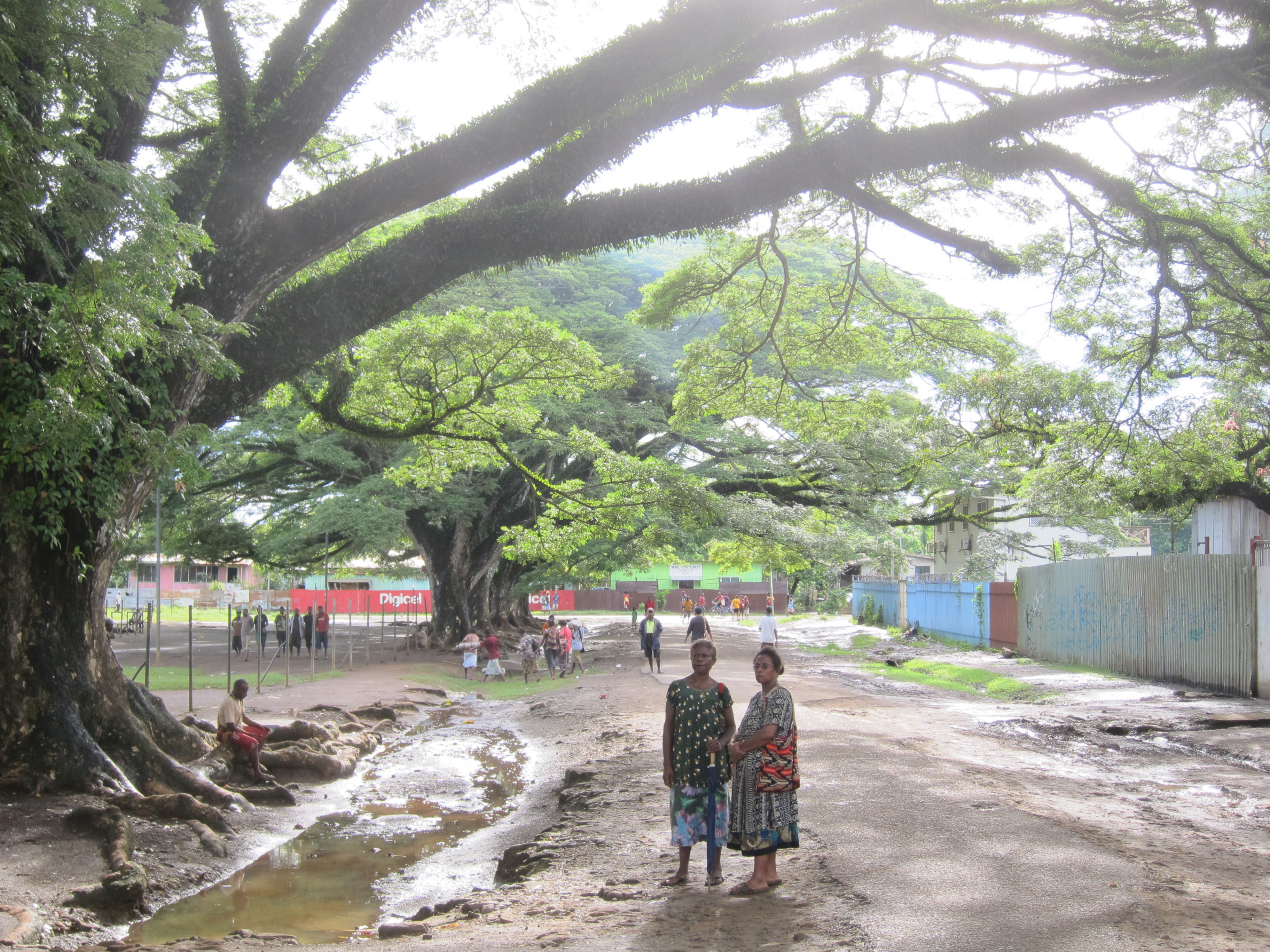 Vrouwen in Daru, Papoea-Nieuw-Guinea 2013 (© Wiesje Kuijpers)